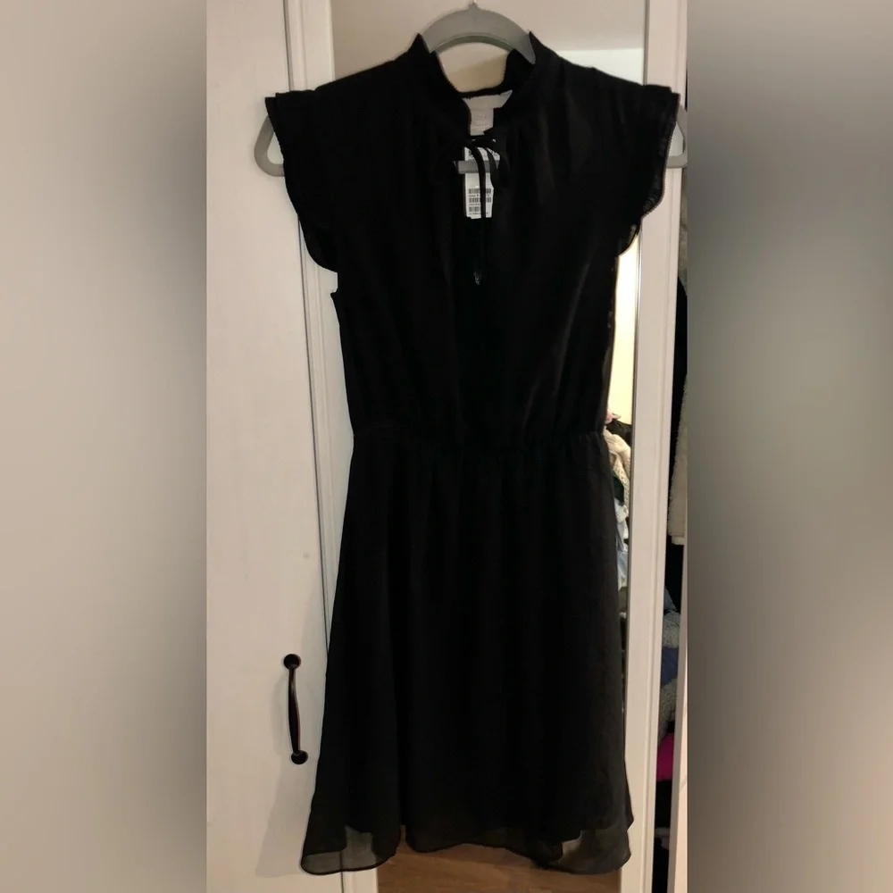 NWT H&M Black High Tie Neck Dress With Ruffle & Stunning Details - Size 0 - Picture 15 of 15
